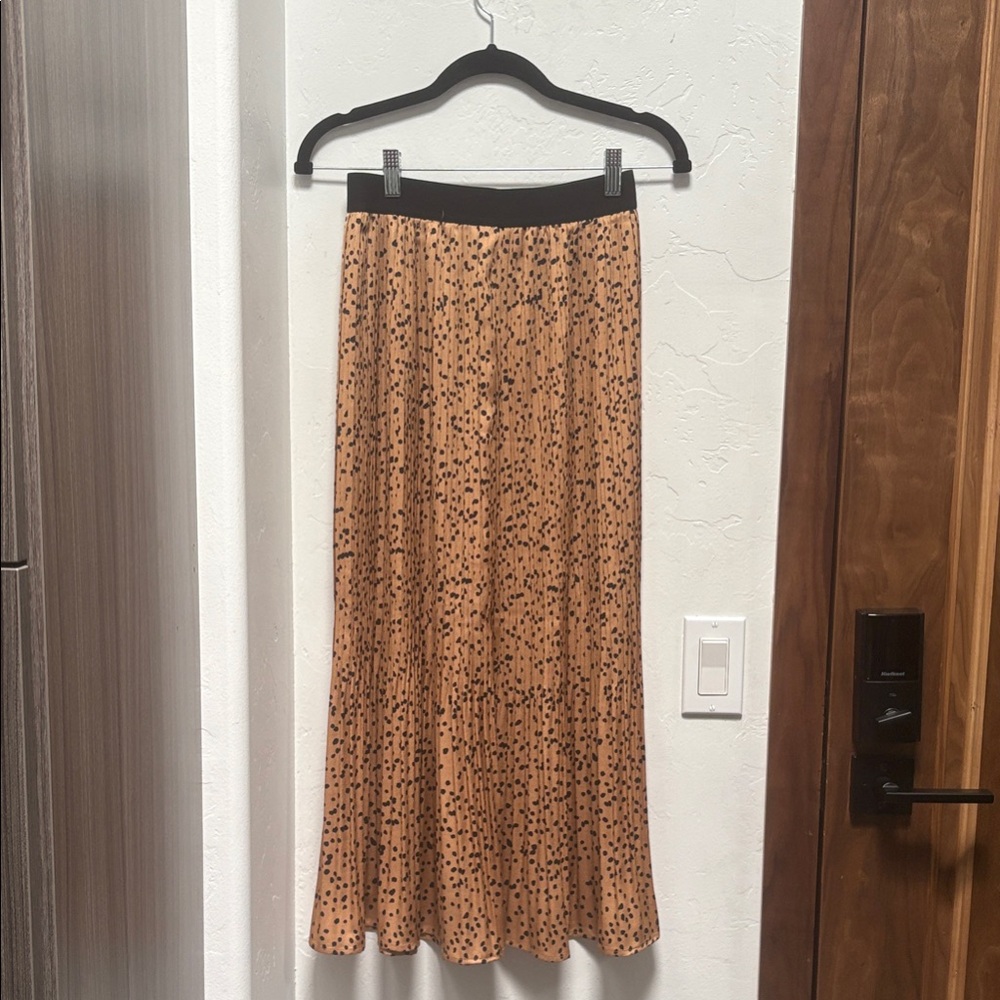Chic Tan and Black Maxi Skirt